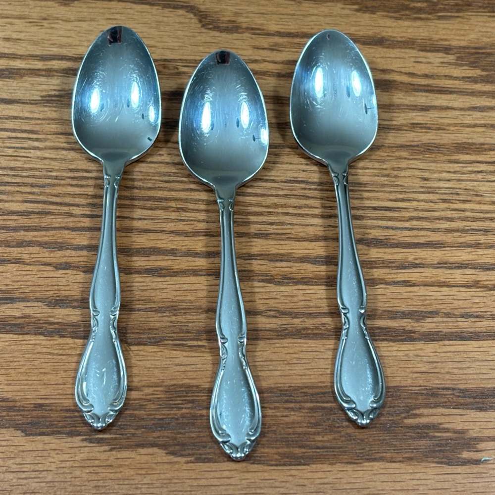Vintage ONEIDA Stainless Deluxe Strathmore 6 inch Teaspoon Lot of 3